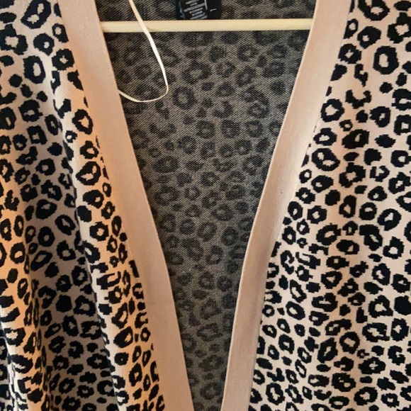 Nicole Miller leopard print cardigan. Xs - Picture 3 of 8